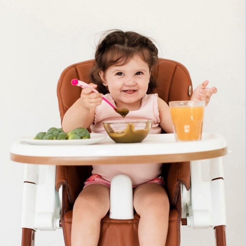 When and How to Introduce Solids to Your Baby: A Comprehensive Guide